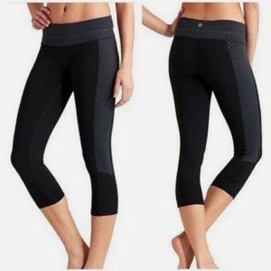 ❤️ Athleta Black Zippy Balance Capri Leggings